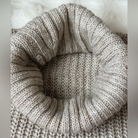 Moth Westwind Wool Alpaca Oatmeal Knit Poncho Sweaters with Pockets - Picture 11 of 15